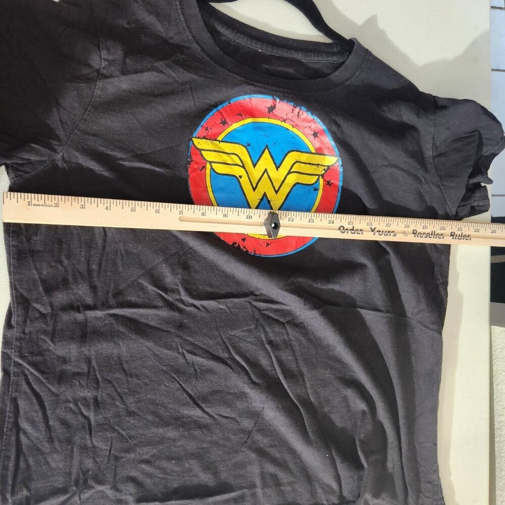 Wonder Woman Shirt Womens Small to Medium Black Distressed Graphic Superhero Tee - Picture 6 of 8